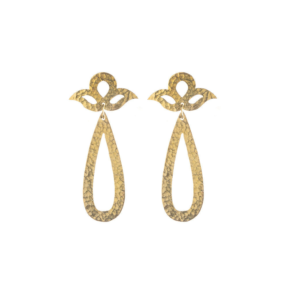 Earrings in two segments with the top being a three-lobed fan and the bottom shaped like a long droplet.